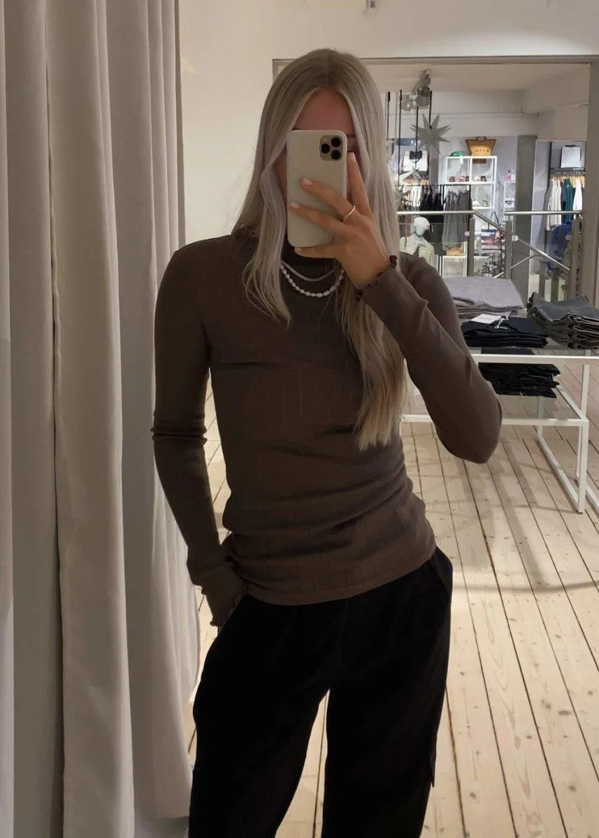 Issy t-neck - Espresso