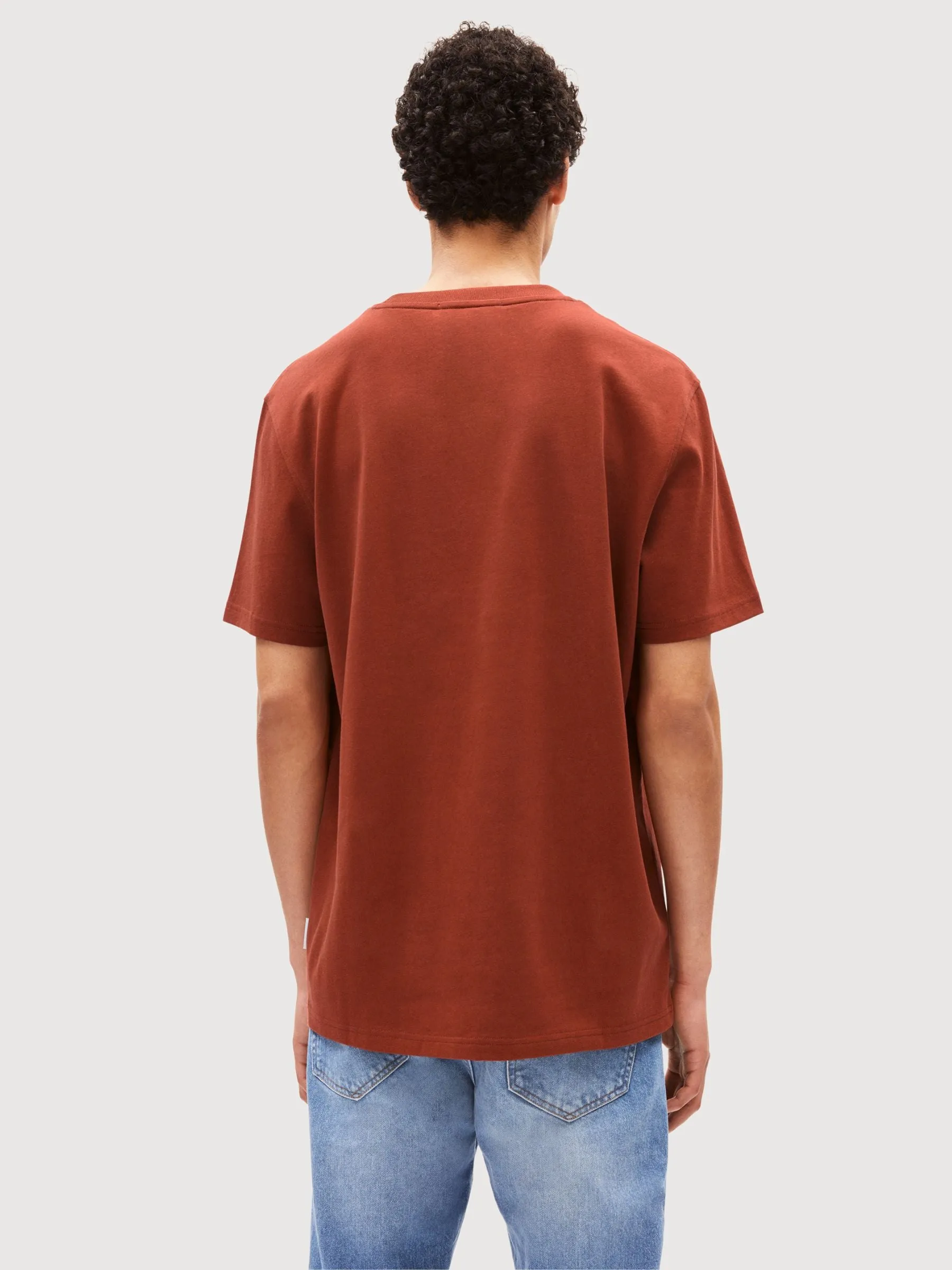 Maarkos T-Shirt Man Dark Amber | Armedangels