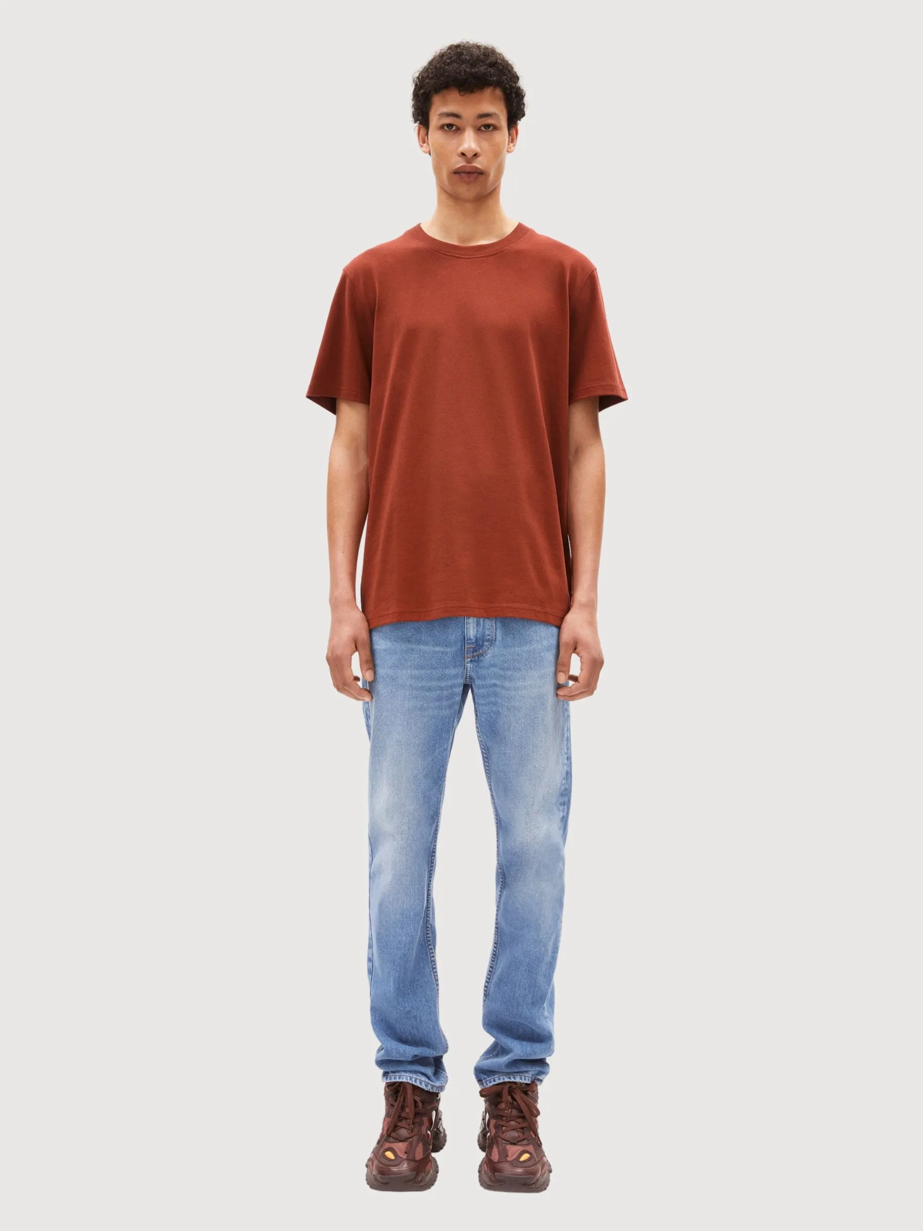 Maarkos T-Shirt Man Dark Amber | Armedangels
