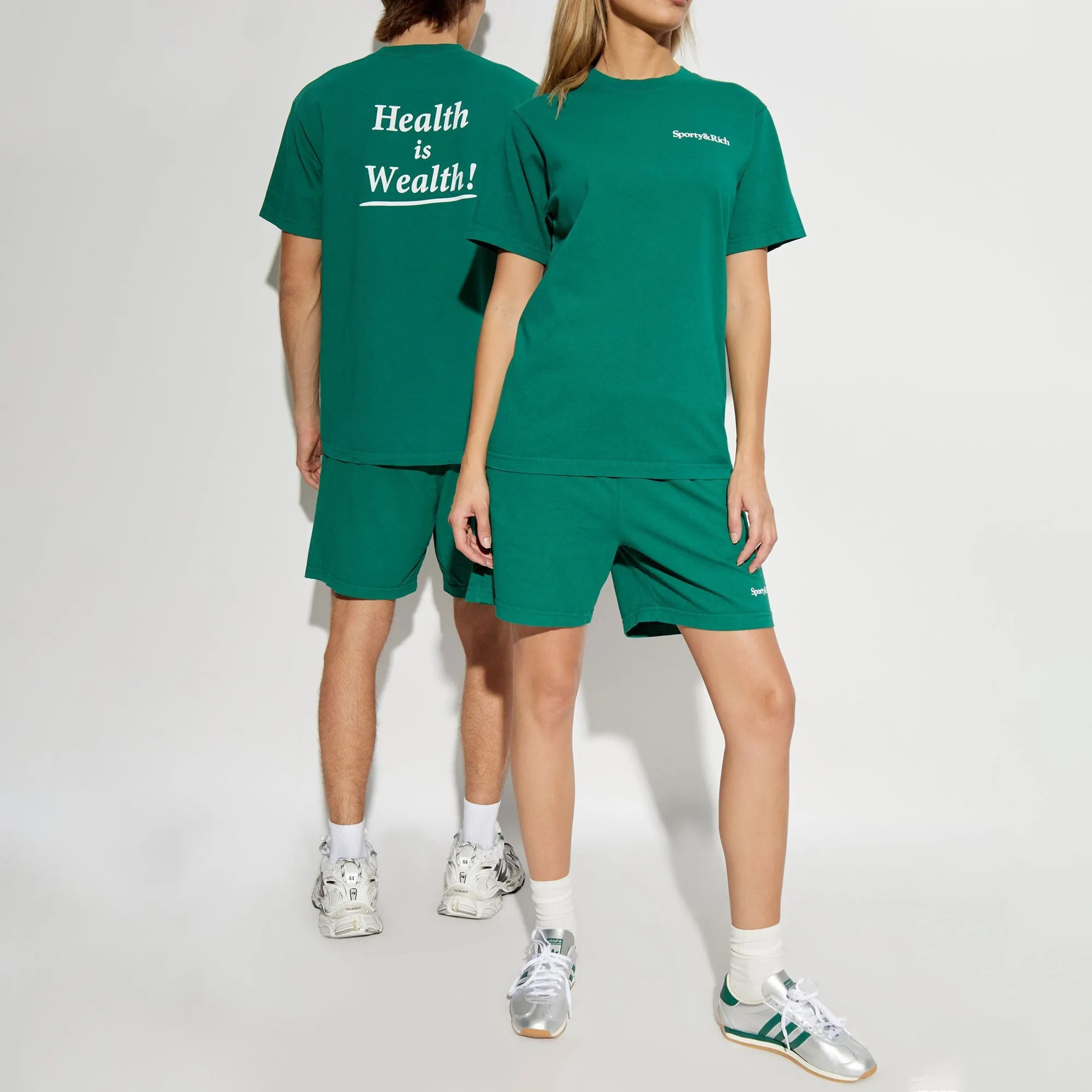 SPORTY & RICH | WMN'S HEALTH IS WEALTH T-SHIRT { GREEN