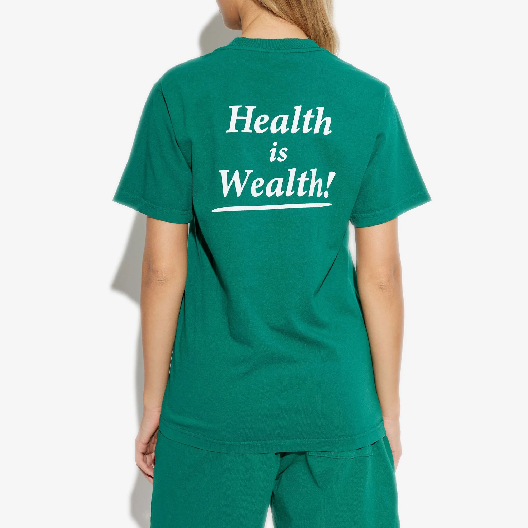 SPORTY & RICH | WMN'S HEALTH IS WEALTH T-SHIRT { GREEN